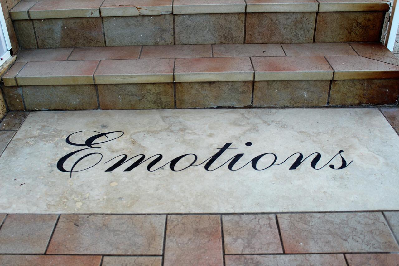 Bed & Breakfast Emotions *